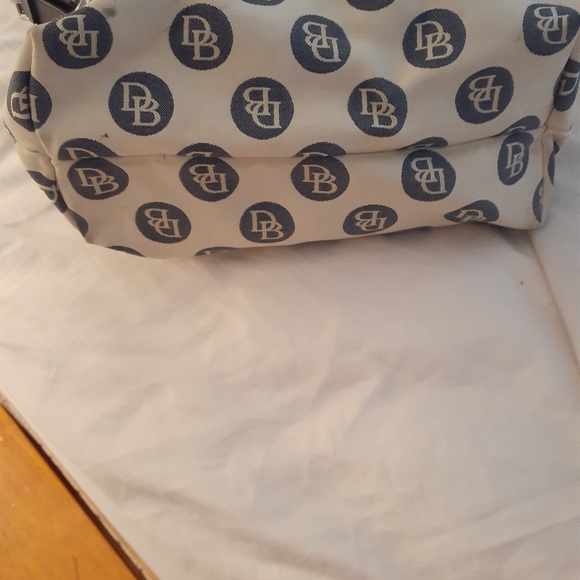 Dooney and Bourke - Picture 4 of 11